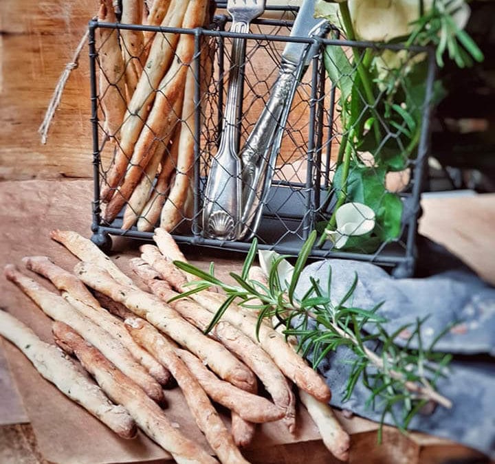 Грисини со свеж рузмарин