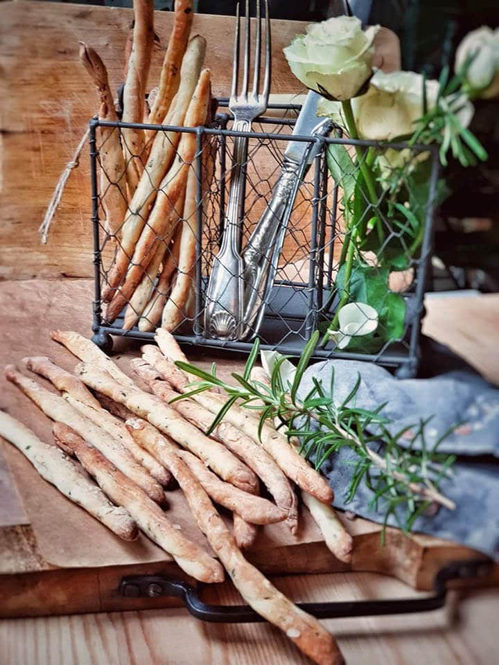 Грисини со свеж рузмарин