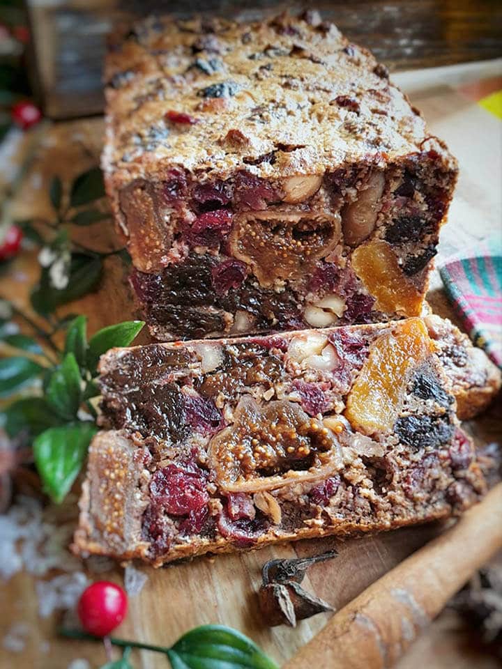 Новогодишен колач со суво овошје